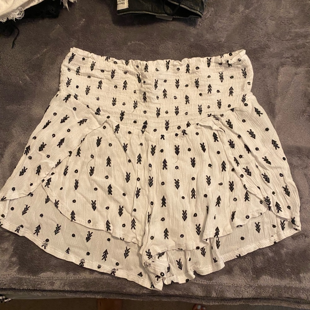 Flowy patterned shorts